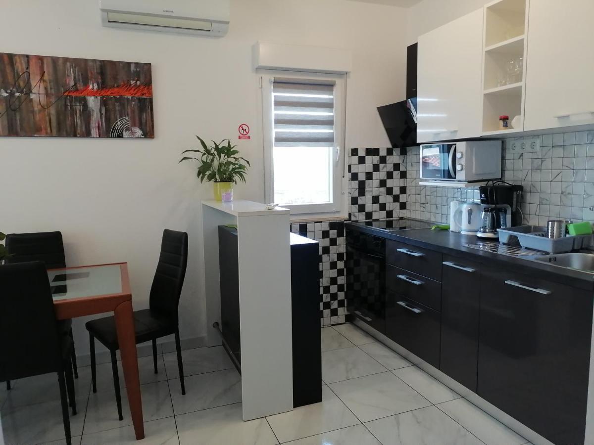 Apartment Lavanda Nova Ražanj エクステリア 写真