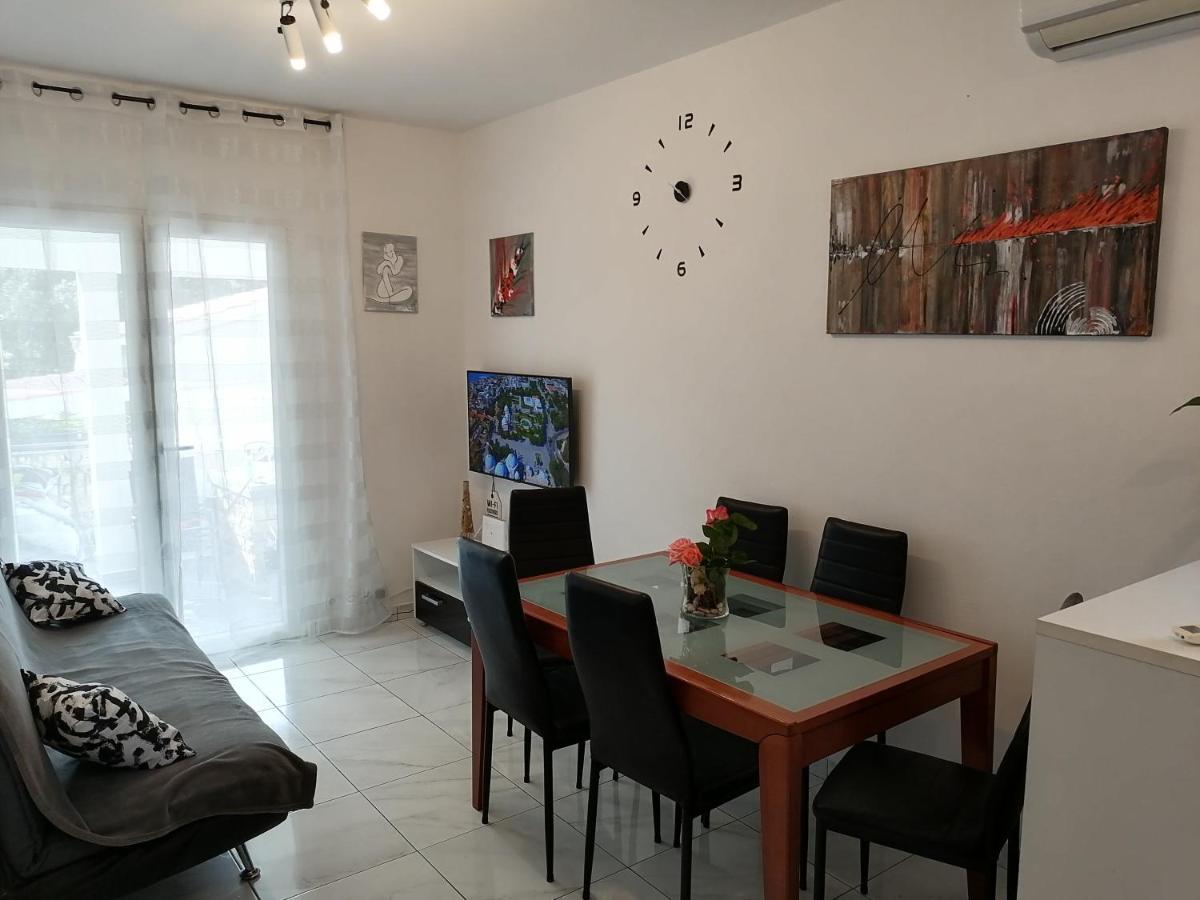 Apartment Lavanda Nova Ražanj エクステリア 写真